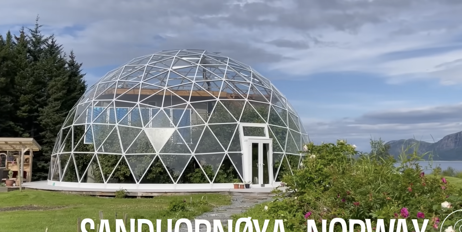 Norwegian Sustainable COB home with attached Greenhouse